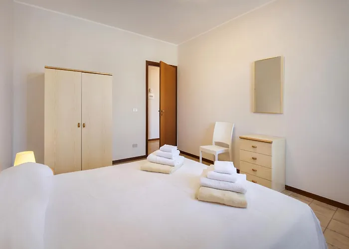 Rosa Cinderella Lägenhet Lazise